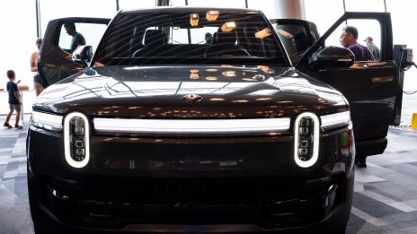 Uber ще вложи 1,25 млрд. долара в изграждането на автопарк от роботаксита на Rivian