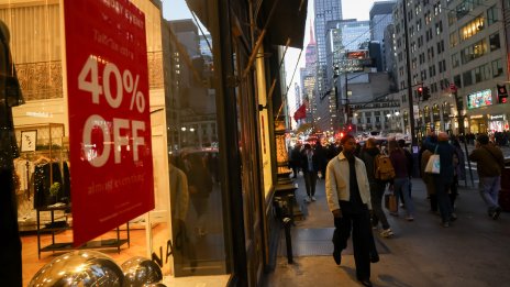 Митата и други фактори тласкат икономиката на САЩ към "твърдо приземяване"