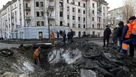 Русия подложи Украйна на масов въздушен обстрел, ударена е най-голямата ВЕЦ в страната
