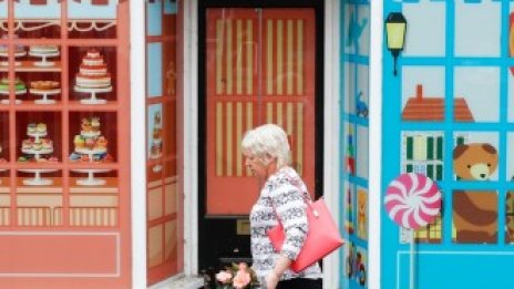 Великобритания удължи забраната за принудително изгонване на бизнес наематели