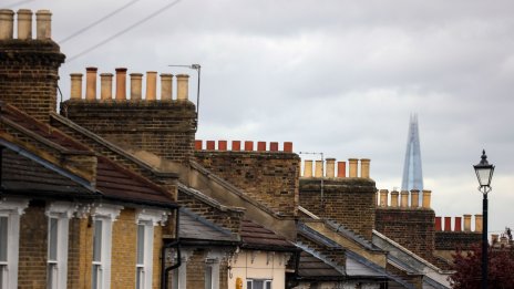 Растящите лихви по ипотечните кредити подлагат на натиск имотните пазари в света