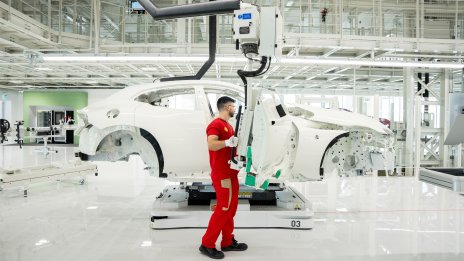 Ferrari записва стабилни приходи на фона на силното търсене в САЩ