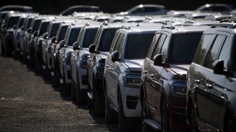 Купувачите на автомобили в САЩ вече усещат по-високите лихвени проценти