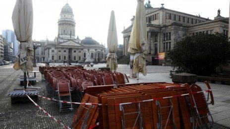 Бизнес активността в еврозоната се свива четвърти месец