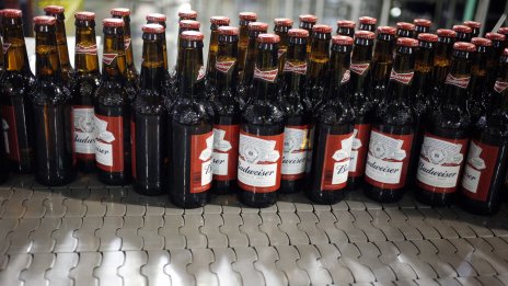 Печалбата на AB InBev расте въпреки по-малкия обем продажби на бира