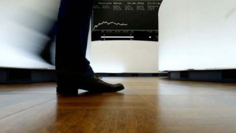 Британският FTSE приключи сесията над 7 хил. пункта, въпреки срива на лирата