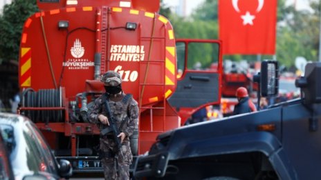 Двама атентатори се самовзривиха край Анкара