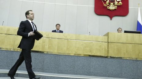 Медведев: Руската икономика се е свила с 2% през последното тримесечие