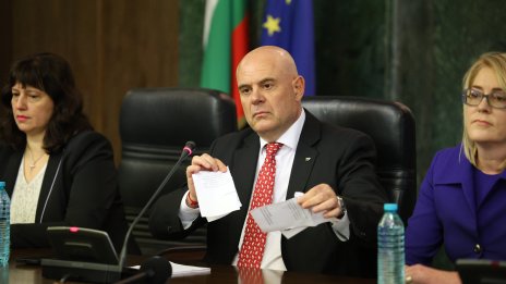 Иван Гешев скъса публично оставката си*