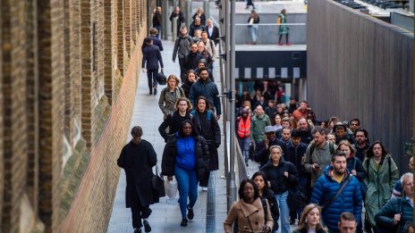 Английската централна банка се доближава до първото понижение на лихвите от 2020 г.