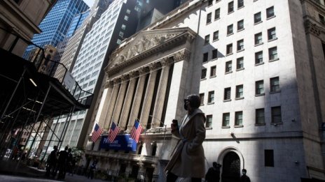 Dow Jones се понижава втори ден след решението на Фед*