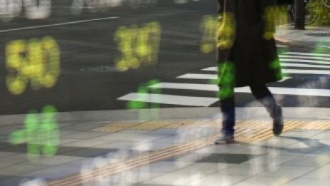 Спадът на цените на суровините тласна азиатските минни компании в червената зона