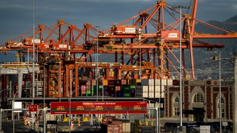 Китай отвръща на удара с мита за земеделски стоки и срещу отбранителни фирми