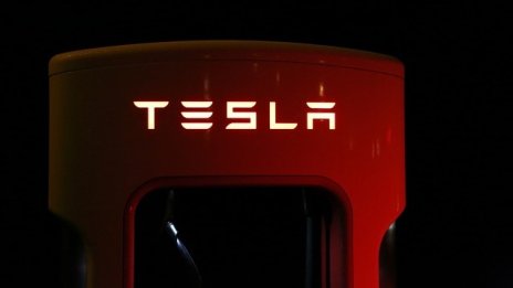 Tesla награждава с 1 млн. долара хакерите, които успеят да разбият системите ѝ