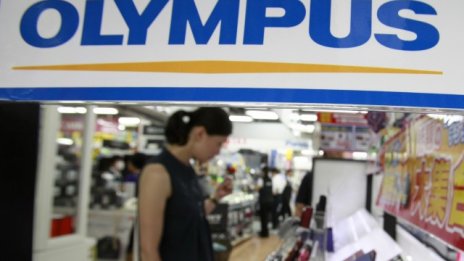 Sony инвестира близо 642 млн. долара в затъващия Olympus