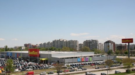 bauMax започва борба за оцеляването си