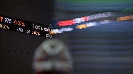 Хонконгският индекс Hang Seng приключи сесията със спад от над 2%