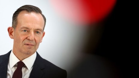 Германия включва и хибридите в целта си за електрическата мобилност