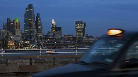 Fitch понижи рейтинга на Великобритания до АА- заради кризата с коронавируса