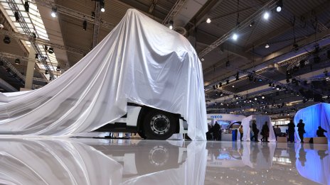 AB Volvo запазва целта за доставките въпреки по-слабата от очакваното печалба