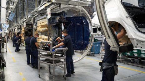 Мексико предупреди за рискове пред автосектора заради спора със САЩ