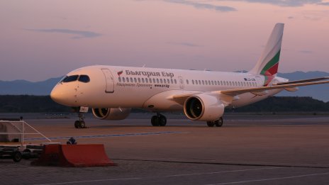 Вторият модерен самолет Airbus A220-300 на &bdquo;България Еър&ldquo; пристигна в София