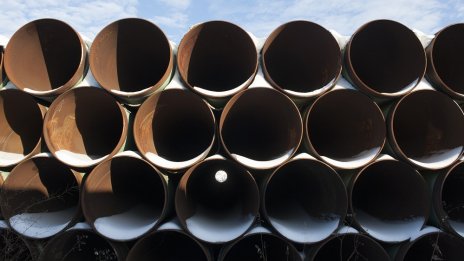 Инвеститорите разпродават фючърси на петрол