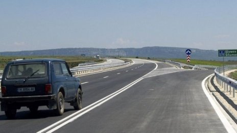 Консорциум начело с "ПСТ Груп" подаде най-ниска оферта за отсечка от "Хемус"