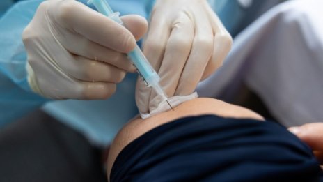 Бустерна доза на Moderna показва висока ефикасност срещу омикрон