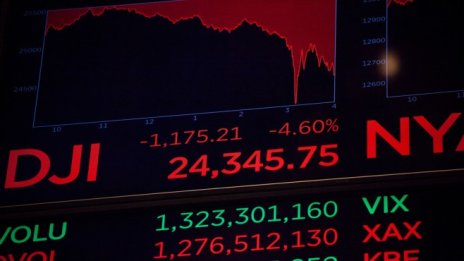 Dow Jones отстъпва с над 600 пункта заради заплахата от омикрон*