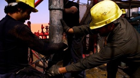 Либия спира износа на петрол от две пристанища