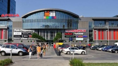 The Mall допринася за резултатите на новия собственик, но увеличава и дълга му