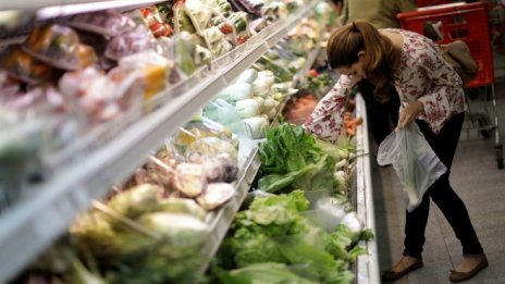 Оборотите в търговията на дребно записват ръст за първи път от месеци