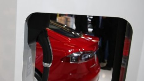 Daimler хеджира дела си в Tesla за три години