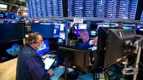 S&P 500 не успя да избяга от спадовете, навлизайки по-навътре на "меча" територия