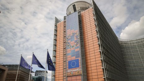 Общо 18 държави от ЕС, сред които и България, са поискали евтини заеми за отбраната