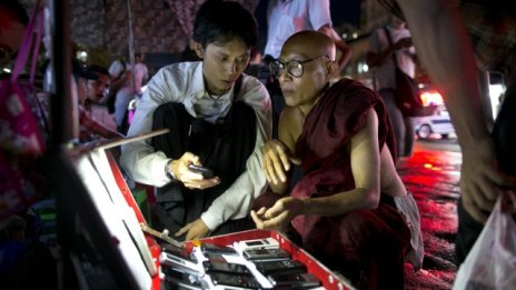 Как телеком пазарът на Мианмар "скара" 11 големи световни концерна