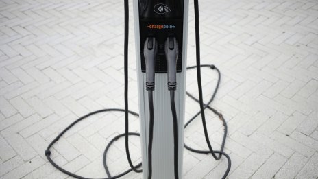 Проблемът с неработещите зарядни станции в САЩ все още няма решение