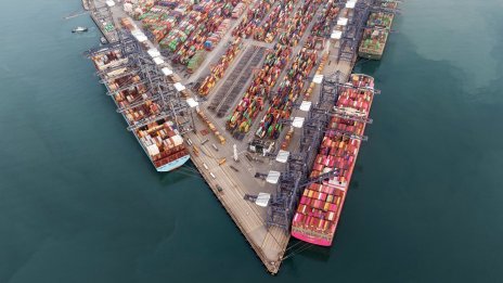 Китай отвръща на удара с мита от 84% върху американските стоки