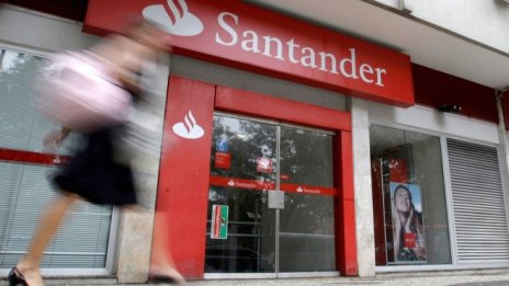Разходите за преструктуриране свиха печалбата на Banco Santander с 3%