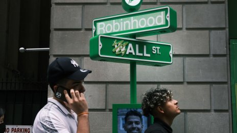 Компанията майка на Google намалява дела си в Robinhood с 90%