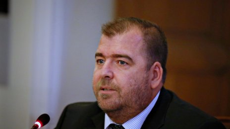 Служебният кабинет проверява за злоупотреби и "Напоителни системи"