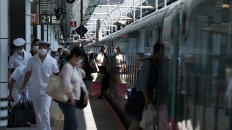 Ръстът на активността на японските фабрики се забави до 21-месечно дъно