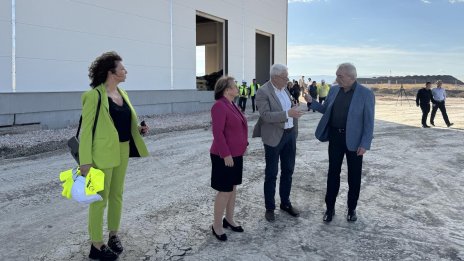 Министърът на иновациите иска 100 млн. лв. в Бюджет 2025 за финансиране на индустриални зони