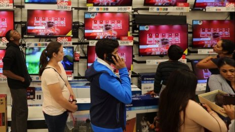 Мобилните продажби на Черния петък в САЩ минаха 1 млрд. долара