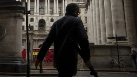 Английската централна банка се притеснява за пазара на труда  