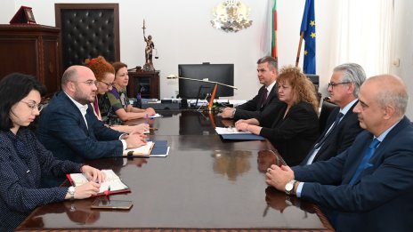 Актовете за вписване в Имотния регистър ще се заявяват електронно като мярка срещу имотната мафия