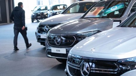 Mercedes-Benz повиши прогнозите си след силно второ тримесечие