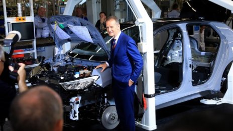 30 млн. долара за три години – компенсацията на Дийс среща критика