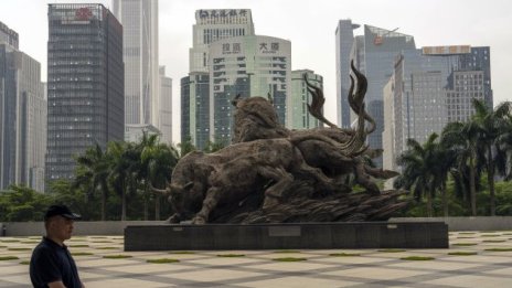 Китайски пазарни регулатори се срещат с инвеститори в Европа тази седмица